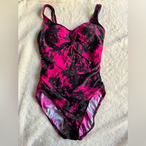 Unworn Pink and Black One Piece Swimsuit Medium